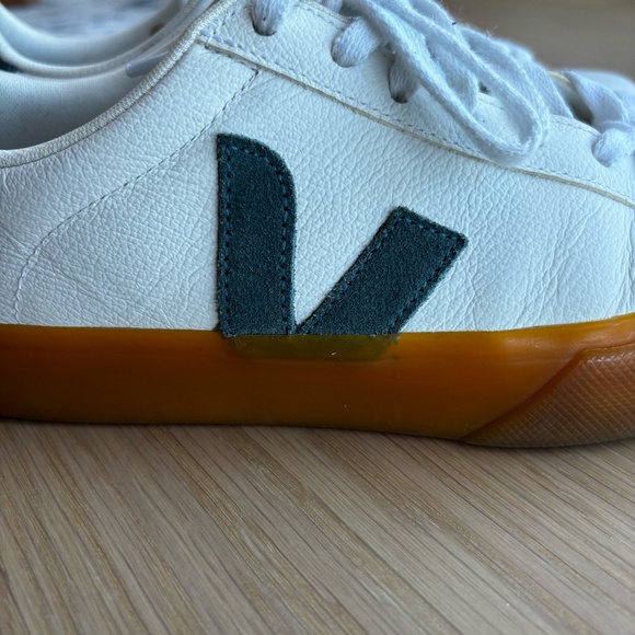 Veja gum sole campo shoes with navy V. - Picture 1 of 8
